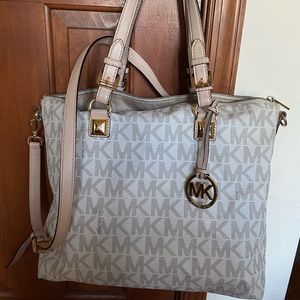 Michael Kors Jet Set Multifunction Satchel